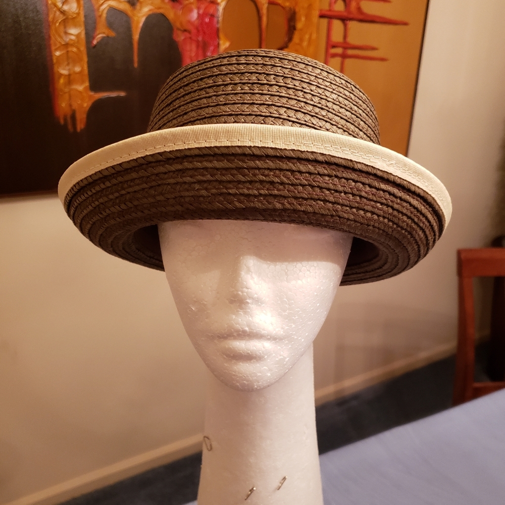 AUGUST HAT NWOT